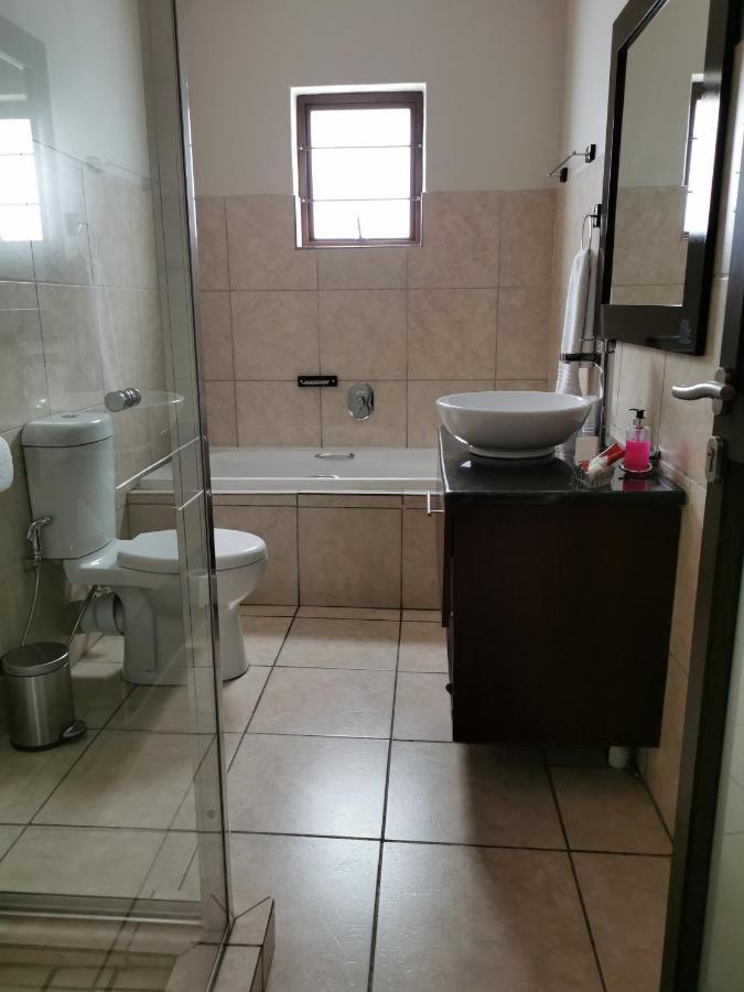 47 On Preston Guesthouse Johannesburg Ngoại thất bức ảnh