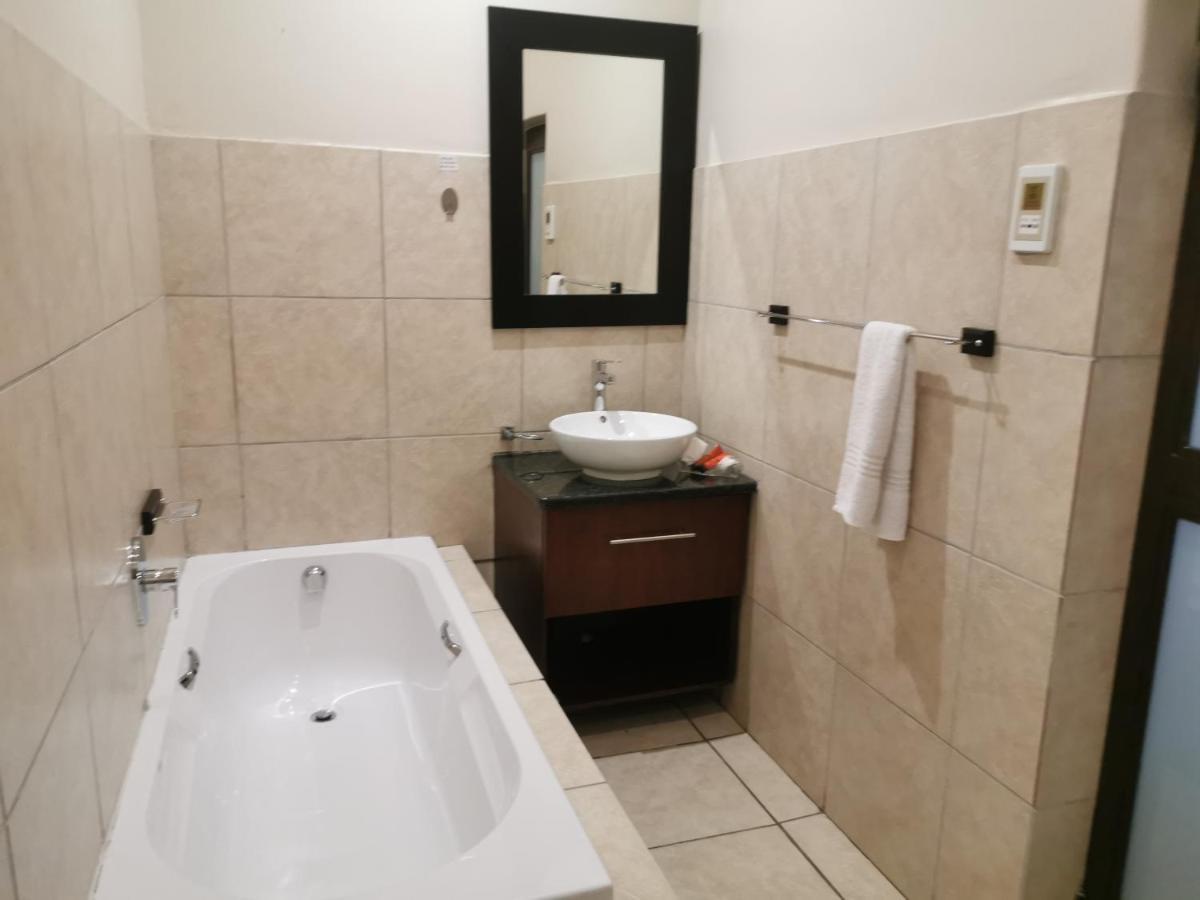 47 On Preston Guesthouse Johannesburg Ngoại thất bức ảnh